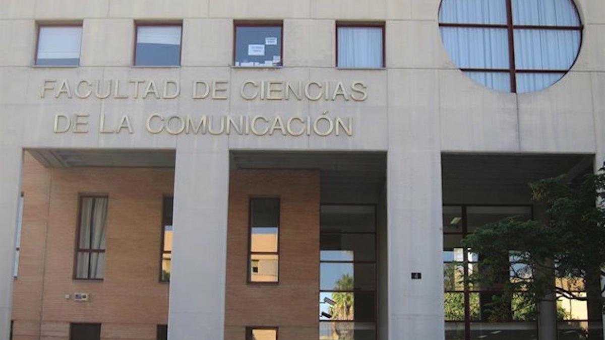 En la imagen, la Facultad de Ciencias de la Comunicación y Turismo, nueva sede para la Selectividad en el campus de Teatinos.