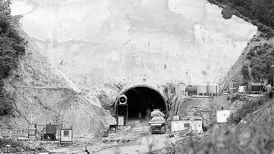 Una historia de amor al final del túnel - Levante-EMV