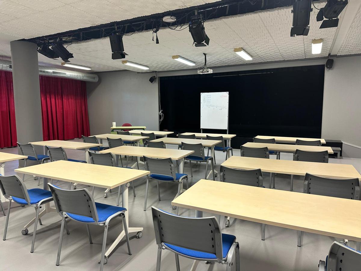 Primer día de clase en la Casa de Cultura de 150 alumnos del colegio Altamira de El Campello