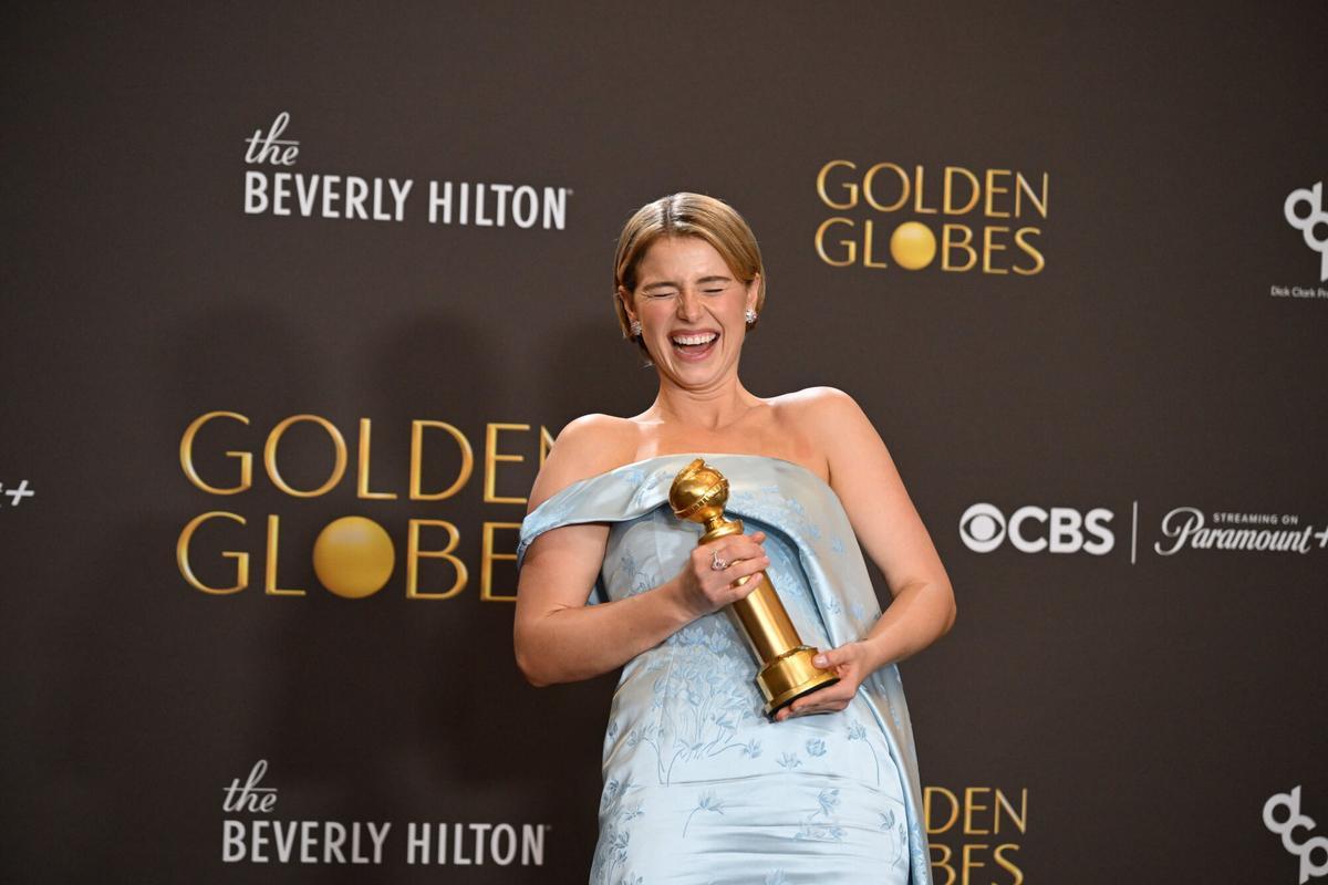 11 January 2026, US, Los Angeles: Irish actress Jessie Buckley celebrates in the Press Room during the 83rd Golden Globe Awards. Photo: Kevin Sullivan/ZUMA Press Wire/dpa Kevin Sullivan/ZUMA Press Wire/d / DPA 11/01/2026 ONLY FOR USE IN SPAIN. Kevin Sullivan/ZUMA Press Wire/d / DPA;entertainment;celebrity;arts;culture;televison;theatre;radio;music;fashion;cinema;83rd Golden Globe Awards;