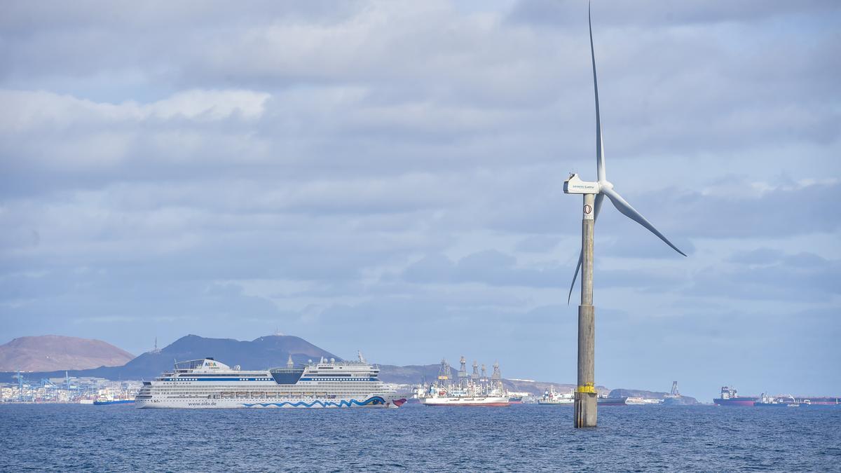 Aerogenerador marino ubicado en la bahía de Las Palmas de Gran Canaria, el único existente hasta ahora en toda España.