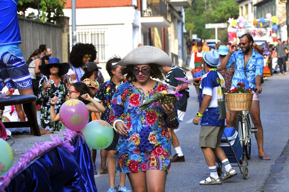 Desfile de carrozas en las fiestas del Cristo de Turón