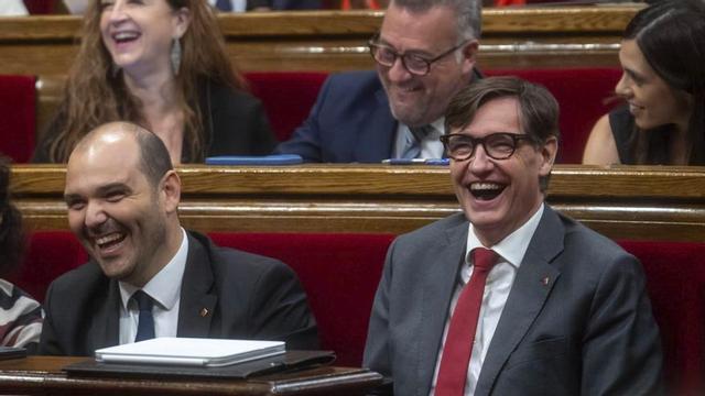 El president Salvador Illa al costat del conseller Albert Dalmau, ahir.El president de la Generalitat, Salvador Illa, al costat dels consellers Albert Dalmau i Alícia Romero, durant el ple. | JORDI OTIX