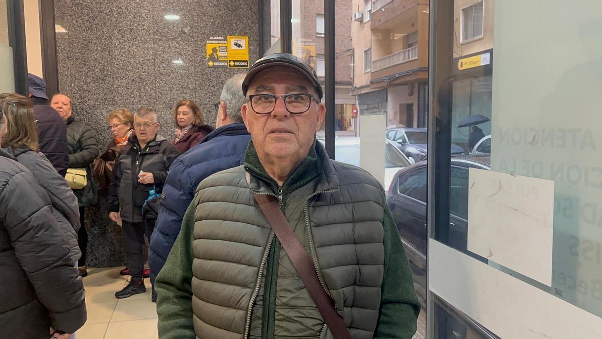 Vídeo | Largas colas y quejas en el INSS de Cáceres