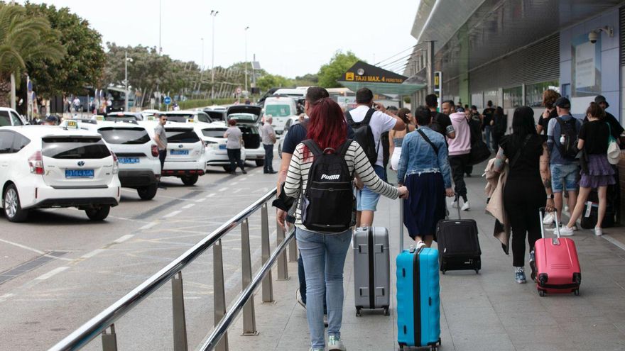Los taxis estacionales de Ibiza ya no pueden cargar clientes en Sant Josep