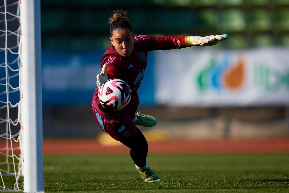 Cata Coll en el entrenamiento de la selección española.