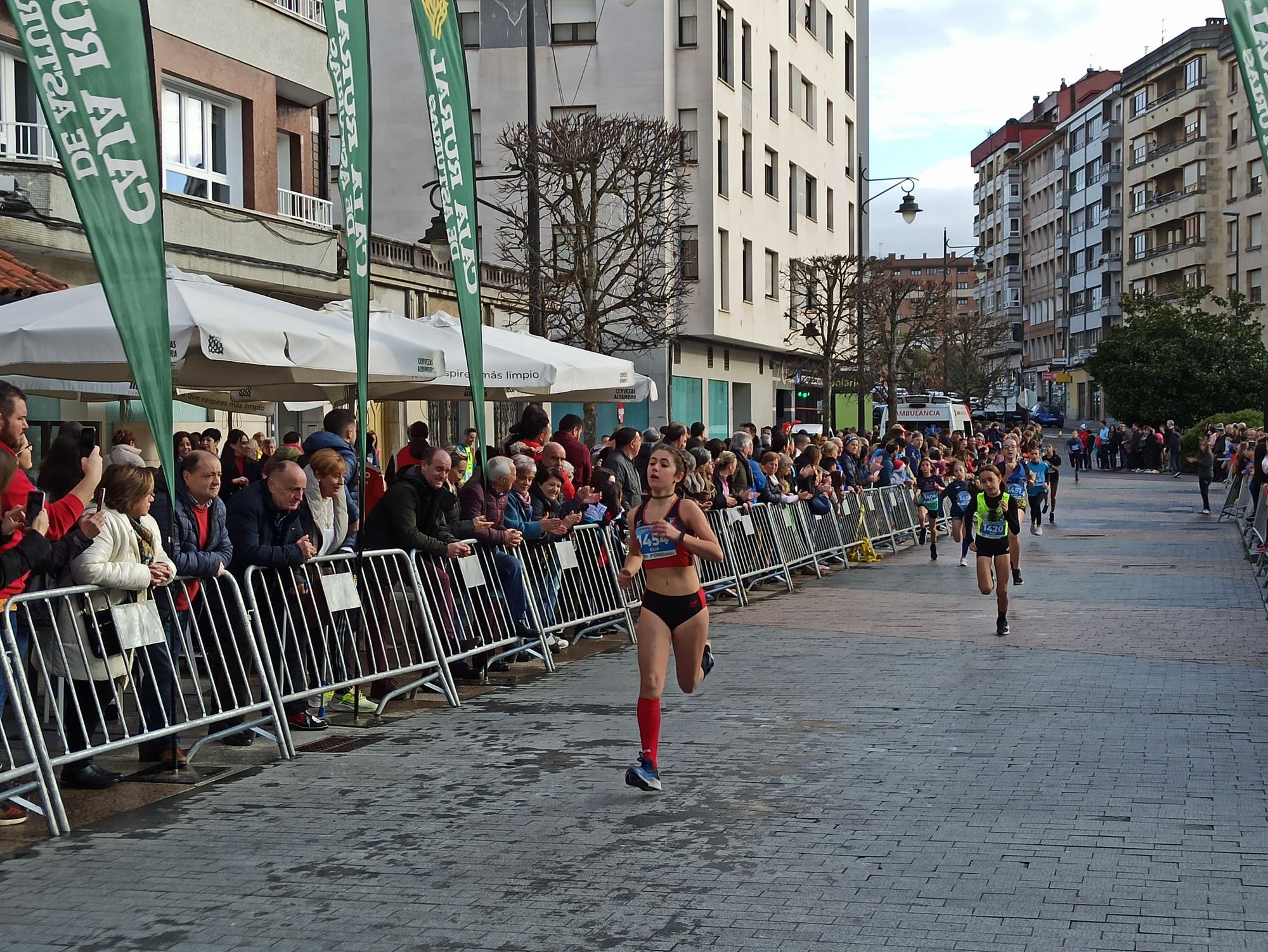 Casi 1.500 participantes disputan la carrera de Fin de Año de Pola de Siero