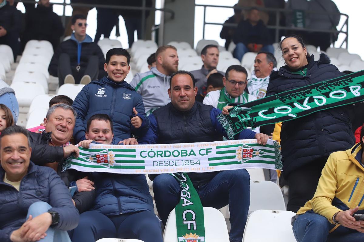 Córdoba CF-Melilla: las imágenes de la afición en El Arcángel
