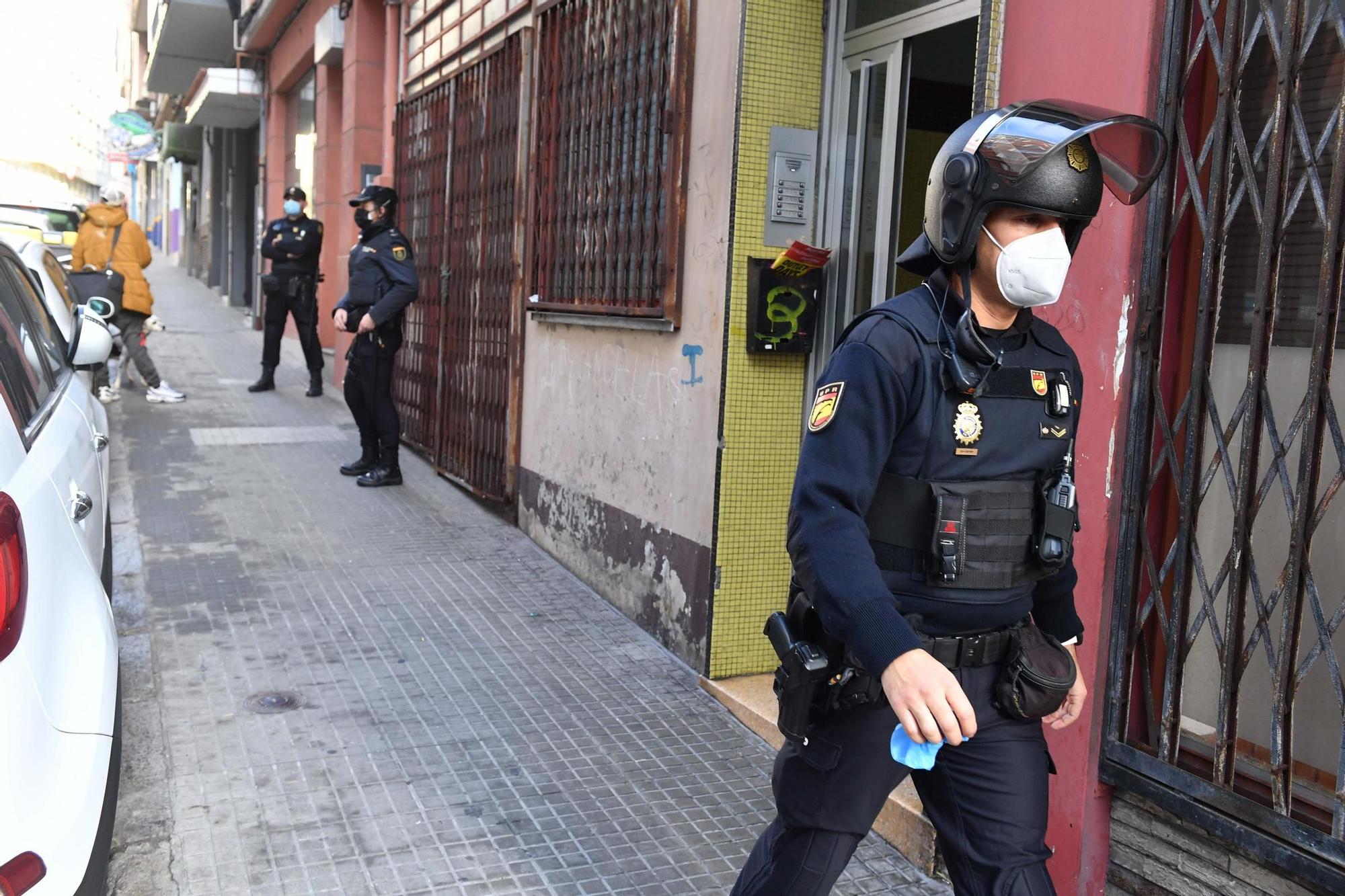 Desalojo en A Coruña de un piso ocupado en la calle San lucas, en la Sagrada Familia