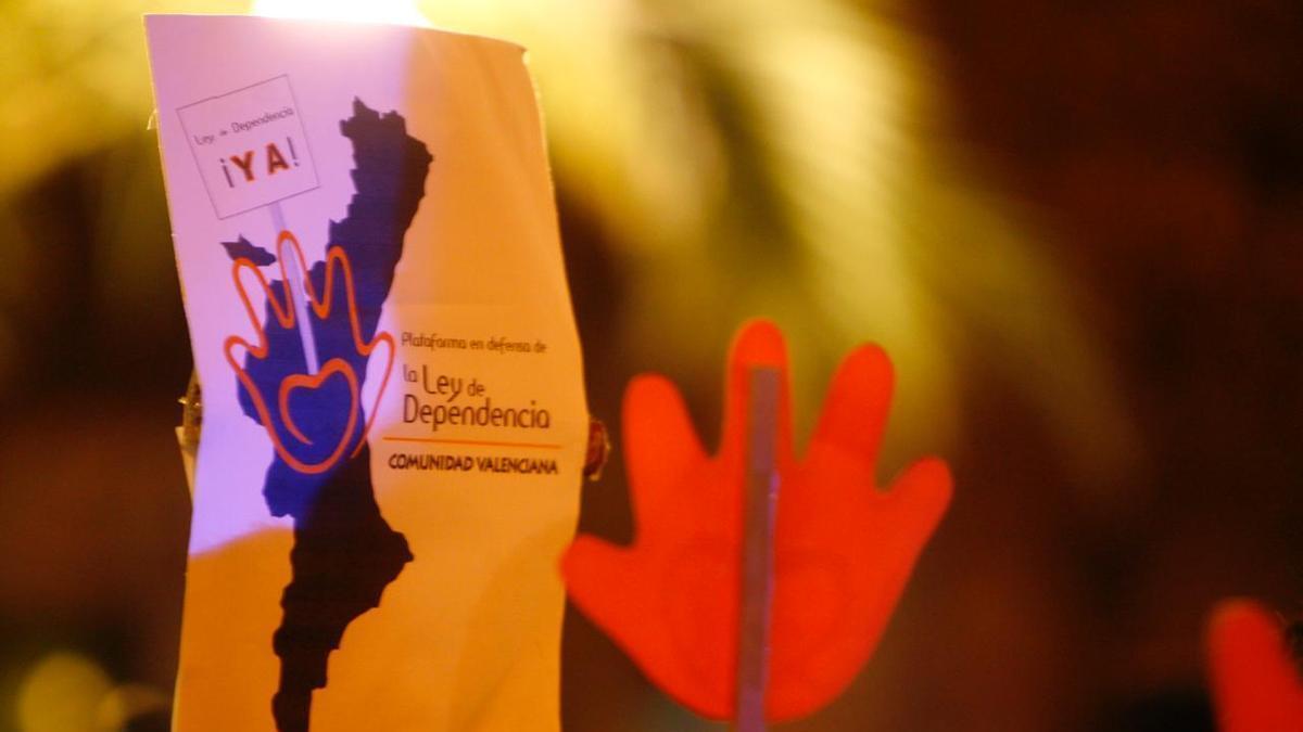 Una protesta celebrada en Alicante por la Plataforma en defensa de la Ley de Dependencia en la Comunidad Valenciana