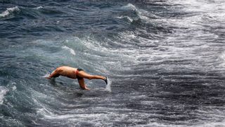 Canarias mantiene los avisos por altas temperaturas, viento fuerte y oleaje este sábado