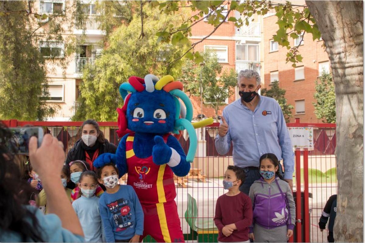 El EuroBasket Valencia 2021 llega al Colegio Lope de Vega de Torrent