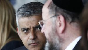 London’s newly elected mayor Sadiq Khan (L) sits with Britain’s Chief Rabbi Ephraim Mirvis at a holocaust commemoration ceremony at a rugby stadium in north London, May 8, 2016. REUTERS/Peter Nicholls