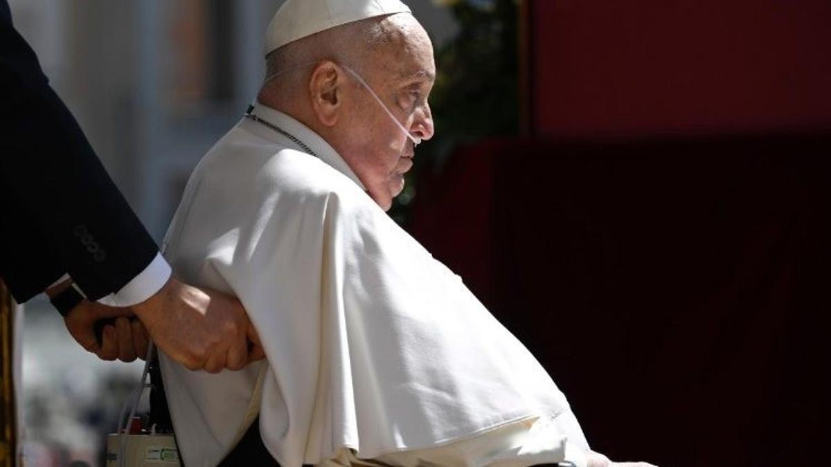 El papa acude por sorpresa a Santa María la Mayor para rezar antes de la Semana Santa