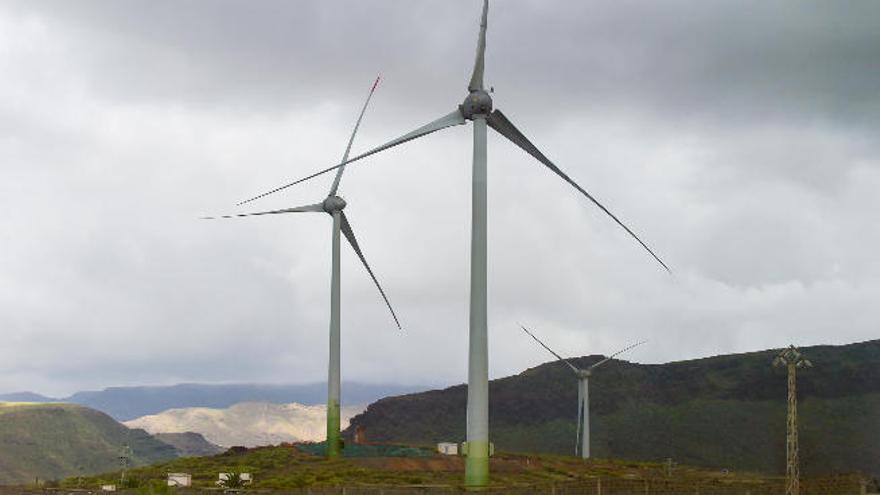 Gas Natural soterra dos líneas de media tensión en Agüimes