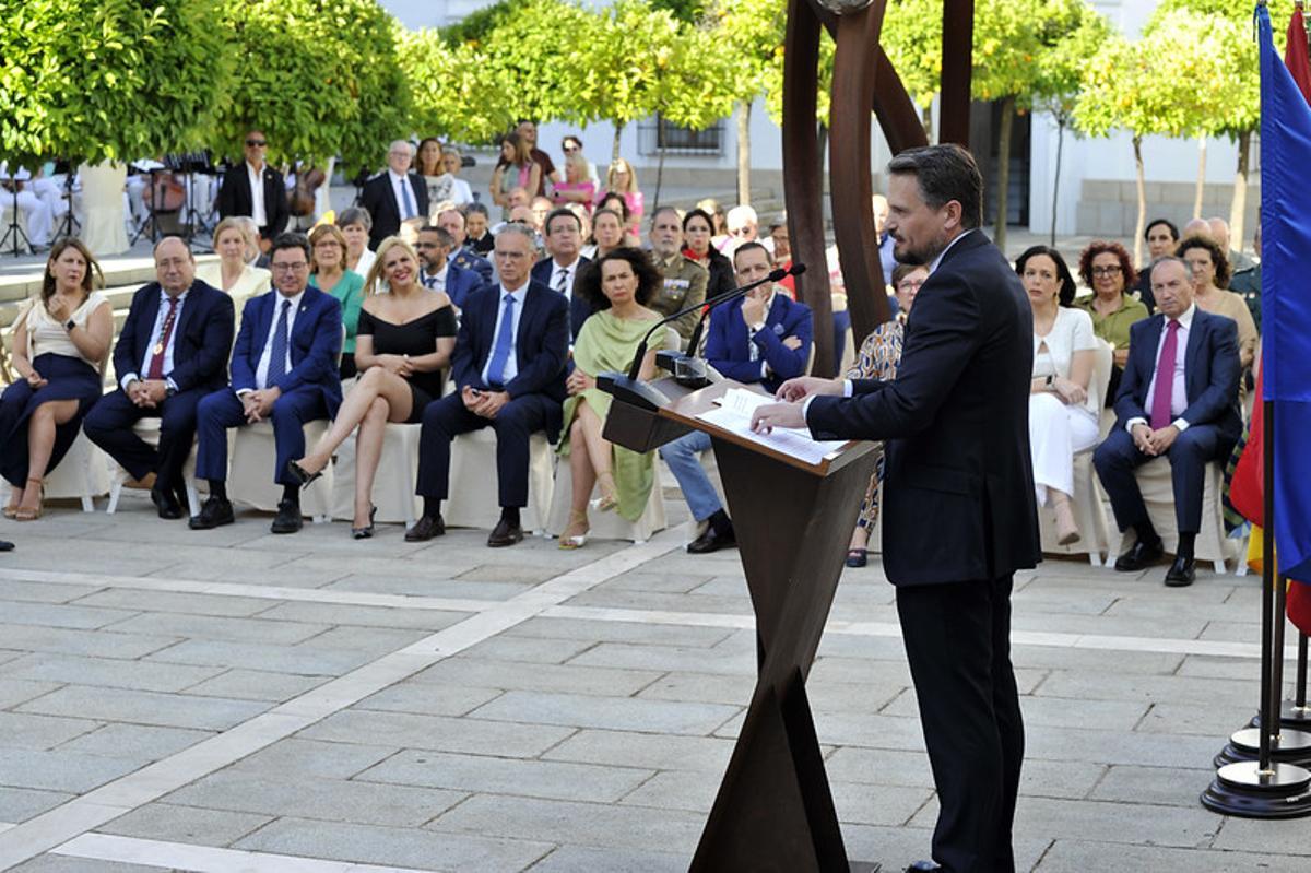El vicepresidente y consejero de Presidencia, Abel Bautista, en el 43 aniversario de la Asamblea de Extremadura.