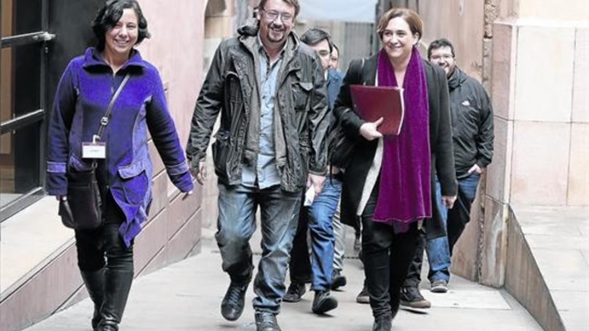 Susana Segovia, Ada Colau y Xavier Domènech, en el Pati Llimona, ayer.