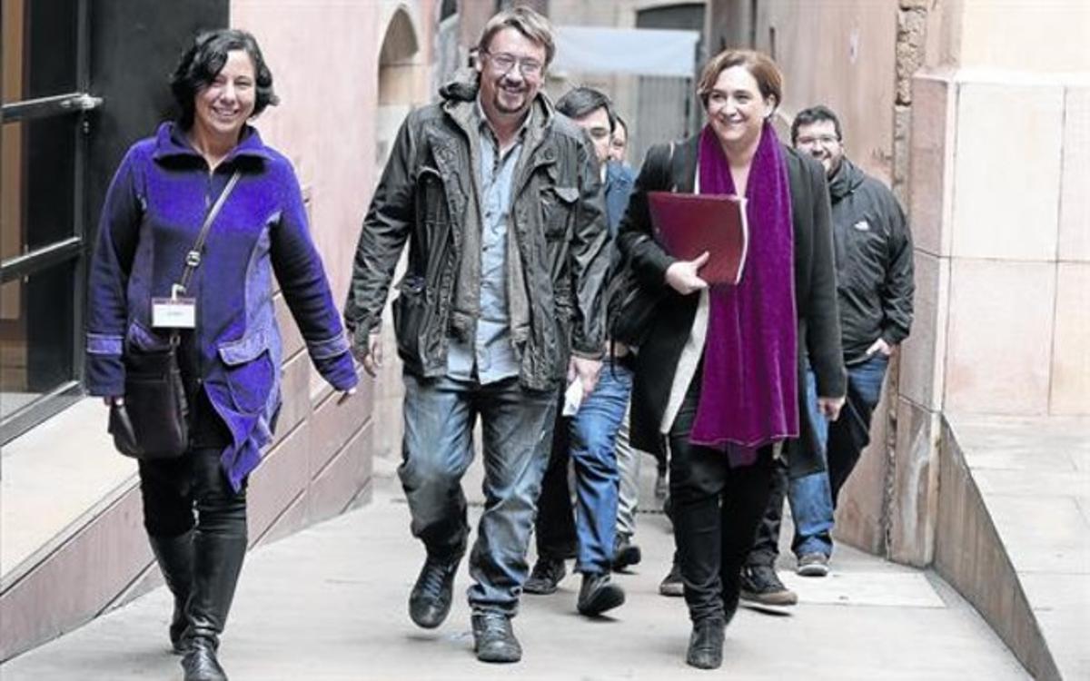 Susana Segovia, Ada Colau y Xavier Domènech, en el Pati Llimona, ayer.