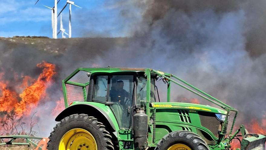 VÍDEO | Declarado un incendio forestal en la localidad zamorana de Lubián