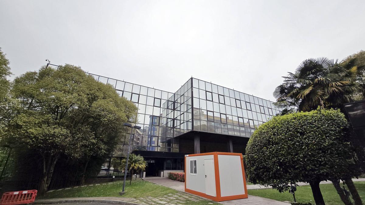 Antiguo complejo informático de Caixanova, que rehabilitará Zona Franca.