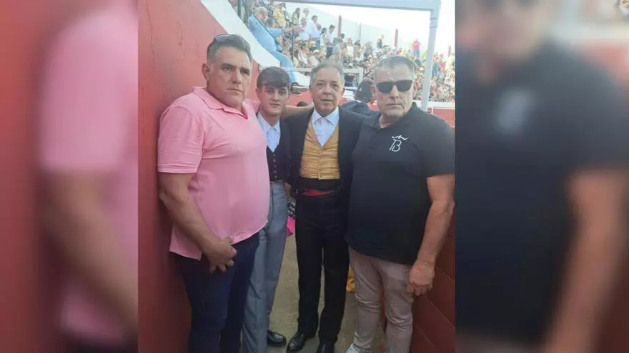 Vídeo | El torero Toñín se suma a la última faena del cacereño Emilio Rey, 'El Pato'