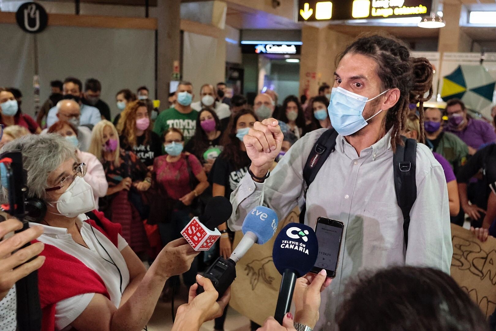 Alberto Rodríguez llega a Tenerife y anuncia que deja la militancia de Podemos