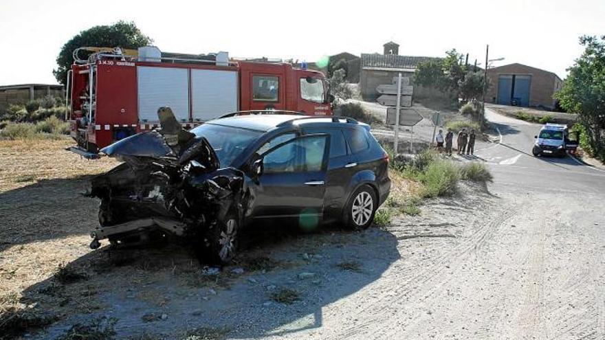 Estat en què va quedar un dels vehicles implicats en l&#039;accident mortal de la Segarra