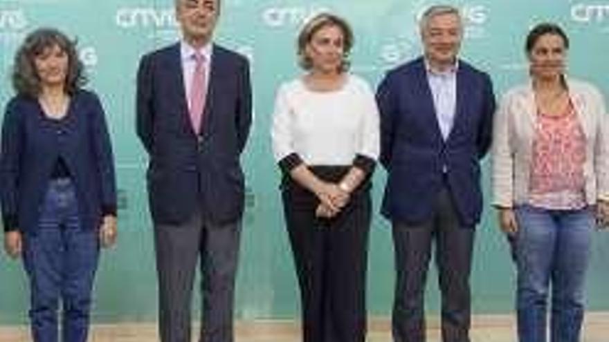 Los candidatos y Rosa Vilas.