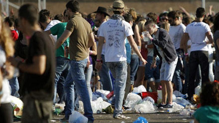 El ayuntamiento quiere copas más baratas para combatir el botellón