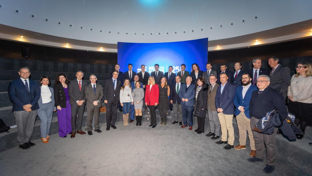 Autoridades y representantes de la compañía asistieron  a la presentación de la nueva imagen. josé navarro