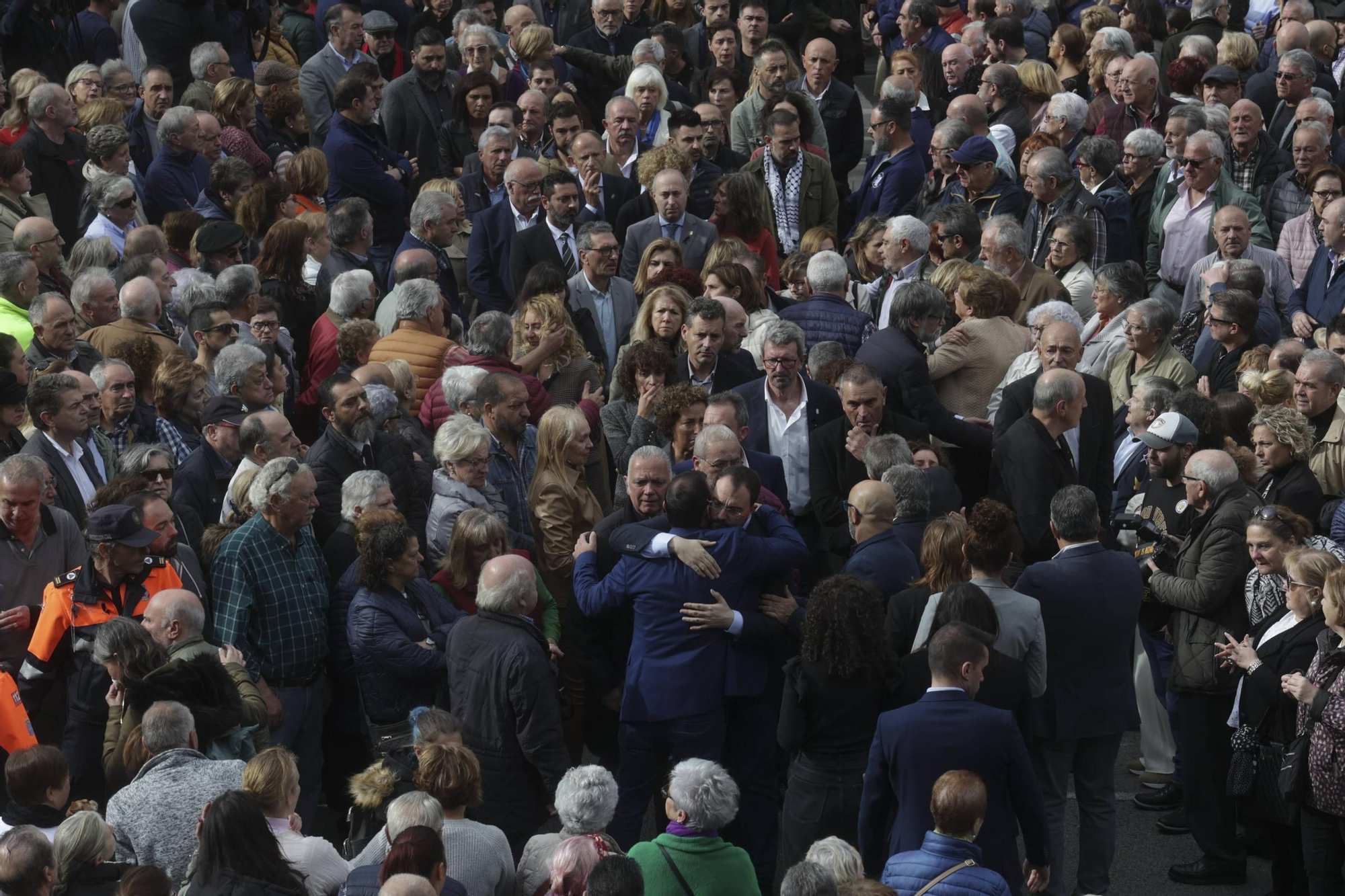 EN IMÁGENES: Mieres se echa a la calle para despedir a su Alcalde, Aníbal Vázquez