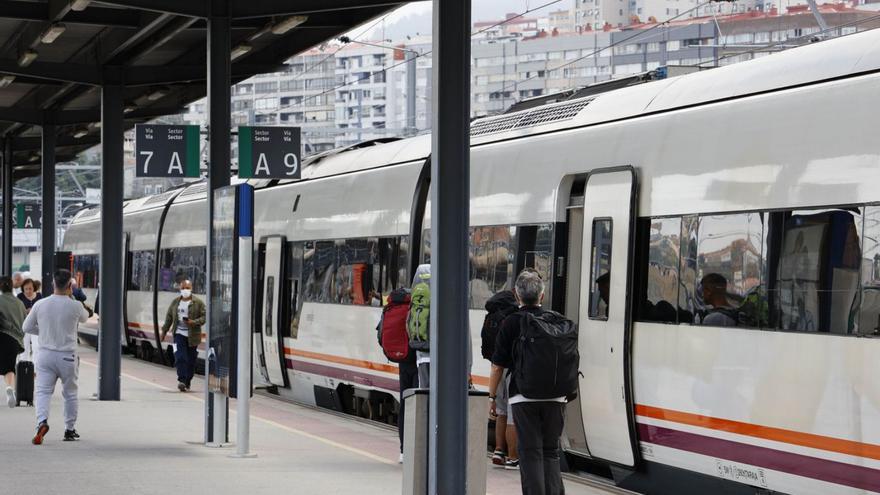 Estupor en usuarios gallegos del tren por los nuevos núcleos de Cercanías