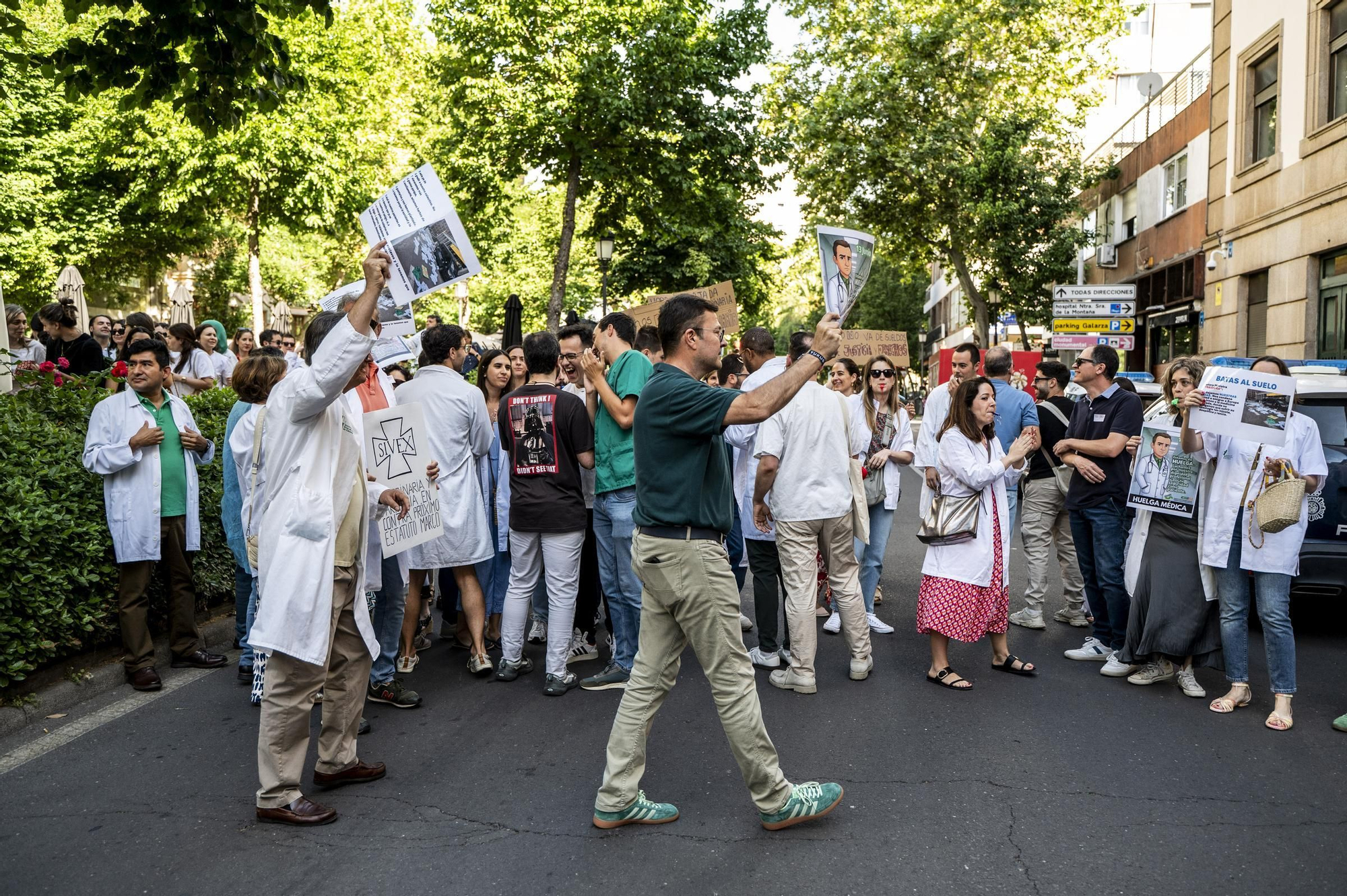 Las imágenes de la protesta de médicos en Cáceres