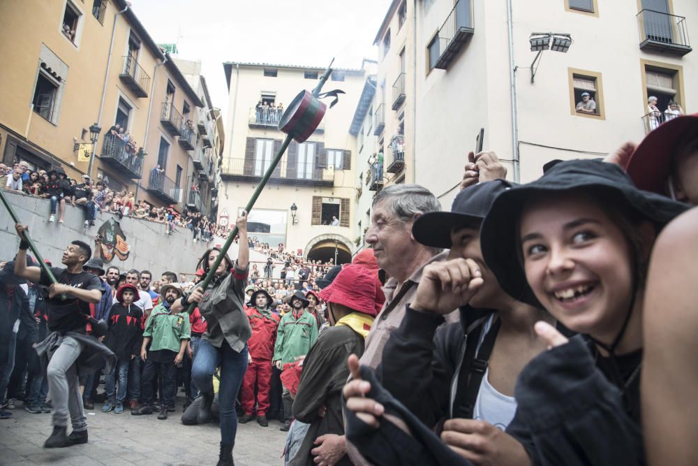 Berga estrena la Patum 2019 amb un passacarrers atapeït i calorós