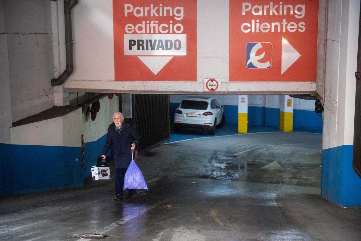 El incendio en un garaje en A Coruña que alarmó a los vecinos: "Ha sido una noche espeluznante"