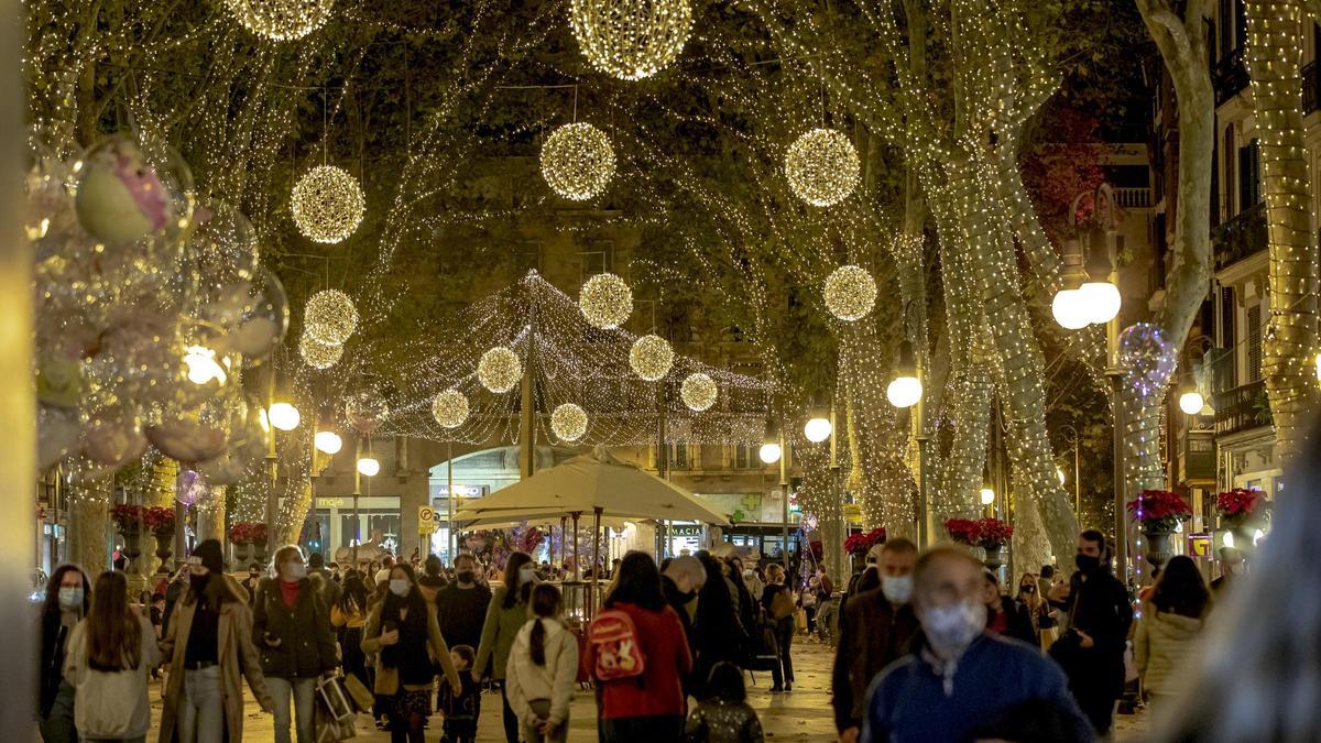 Luces de Navidad en el paseo del Born