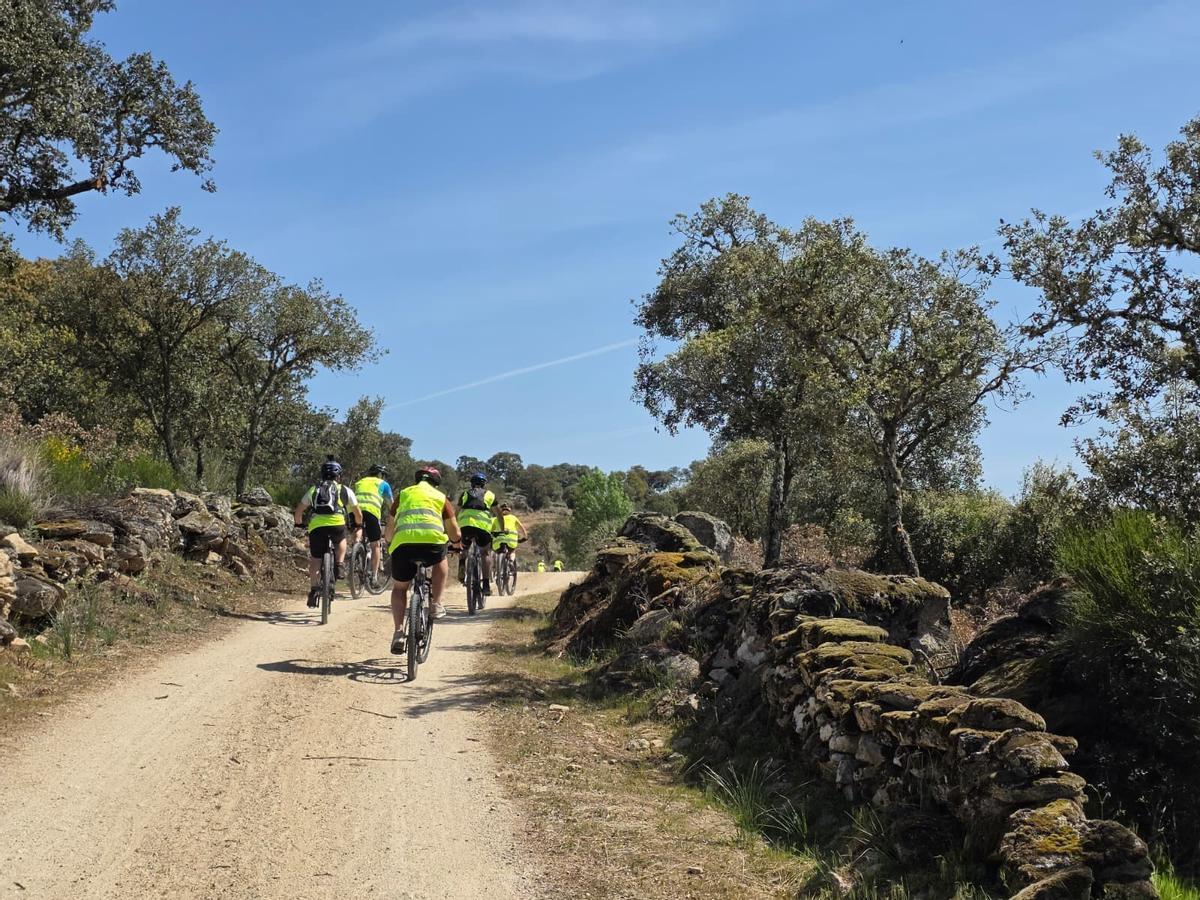 GALERÍA | El ciclismo y el Duero unen La Raya