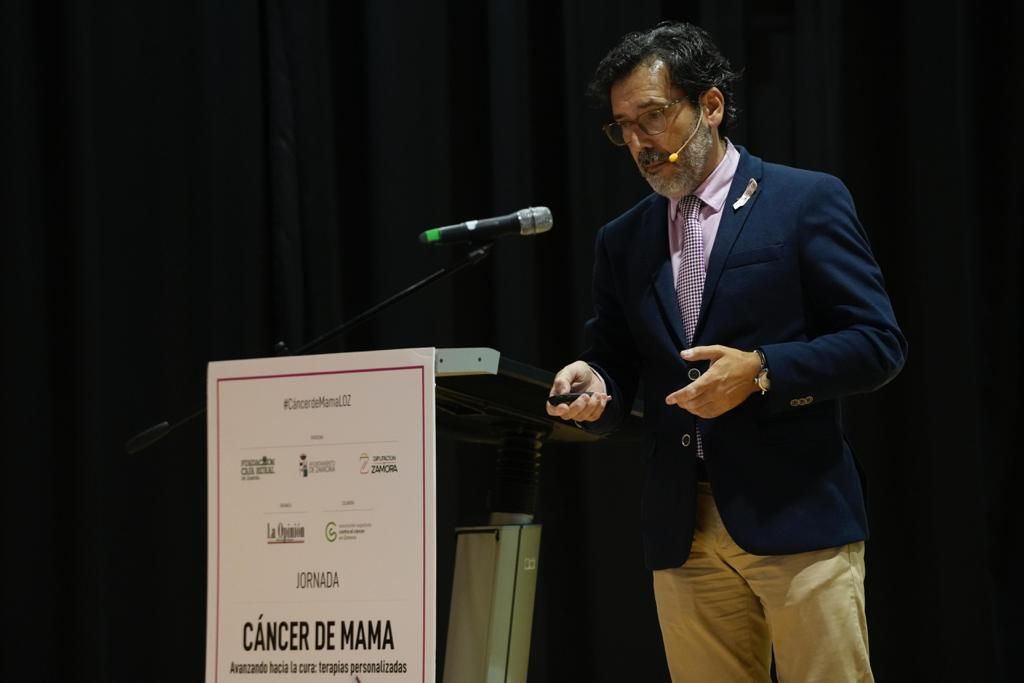 El doctor César Rodríguez, oncólogo y presidente de SEOM, durante su intervención.