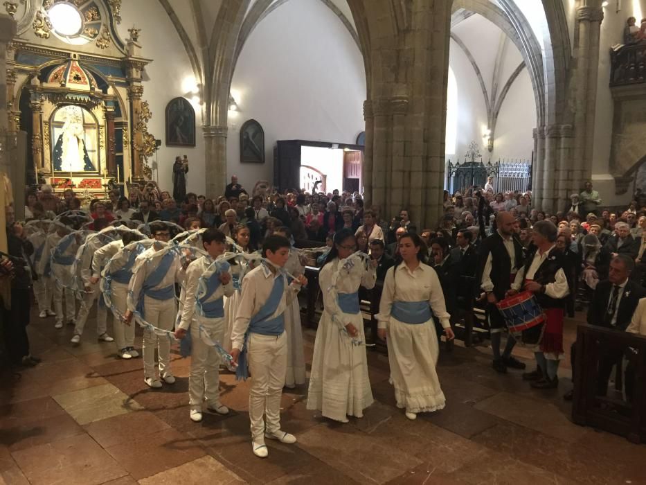 Llanes se llena para coronar a la Virgen de Guía