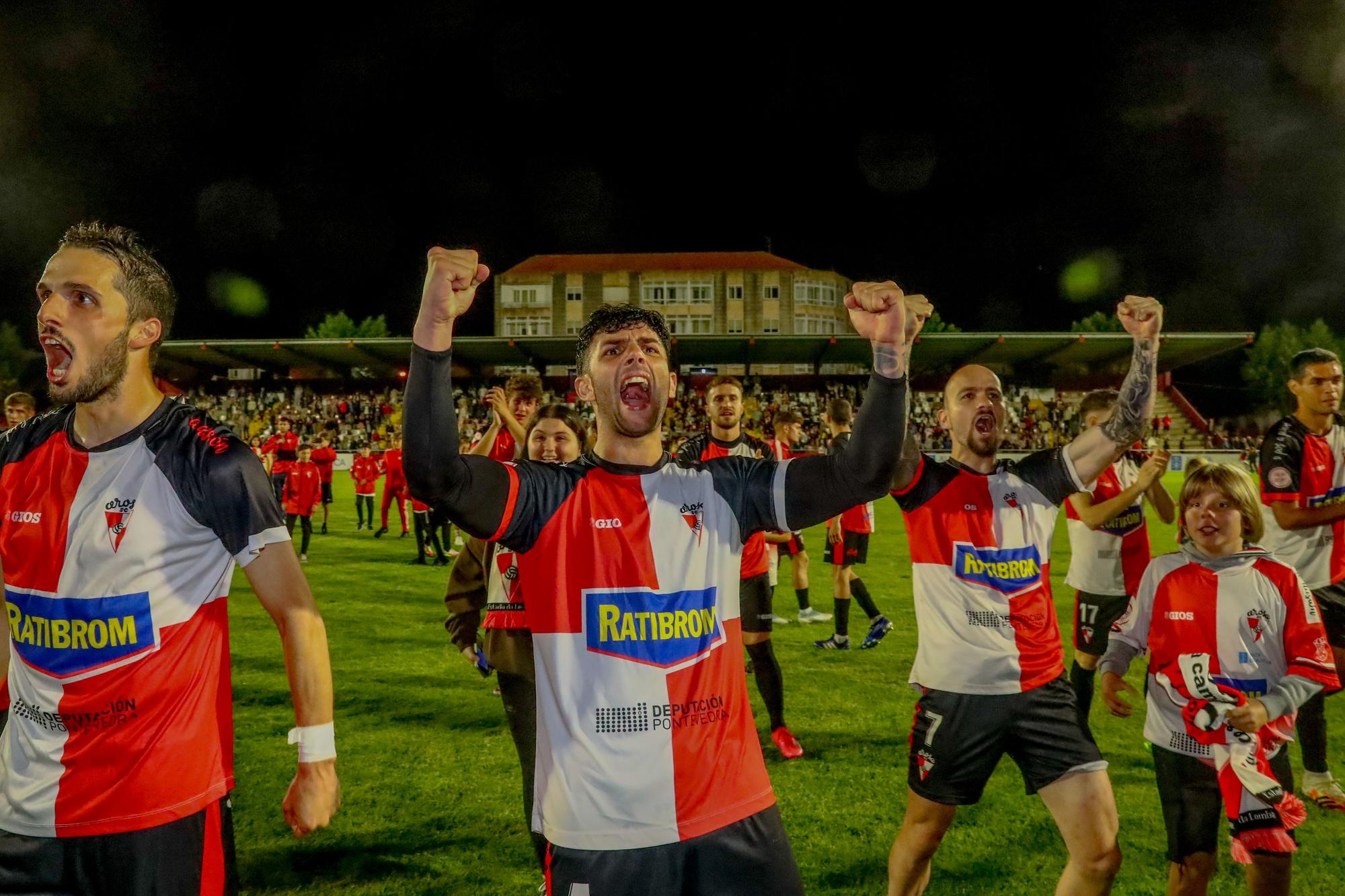 A Lomba vive una fiesta del fútbol con final feliz para el Arosa ante la UD Ourense (3-0)