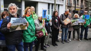 Manifestación contra el Govern por no definir la zona protegida del delta del Llobregat.