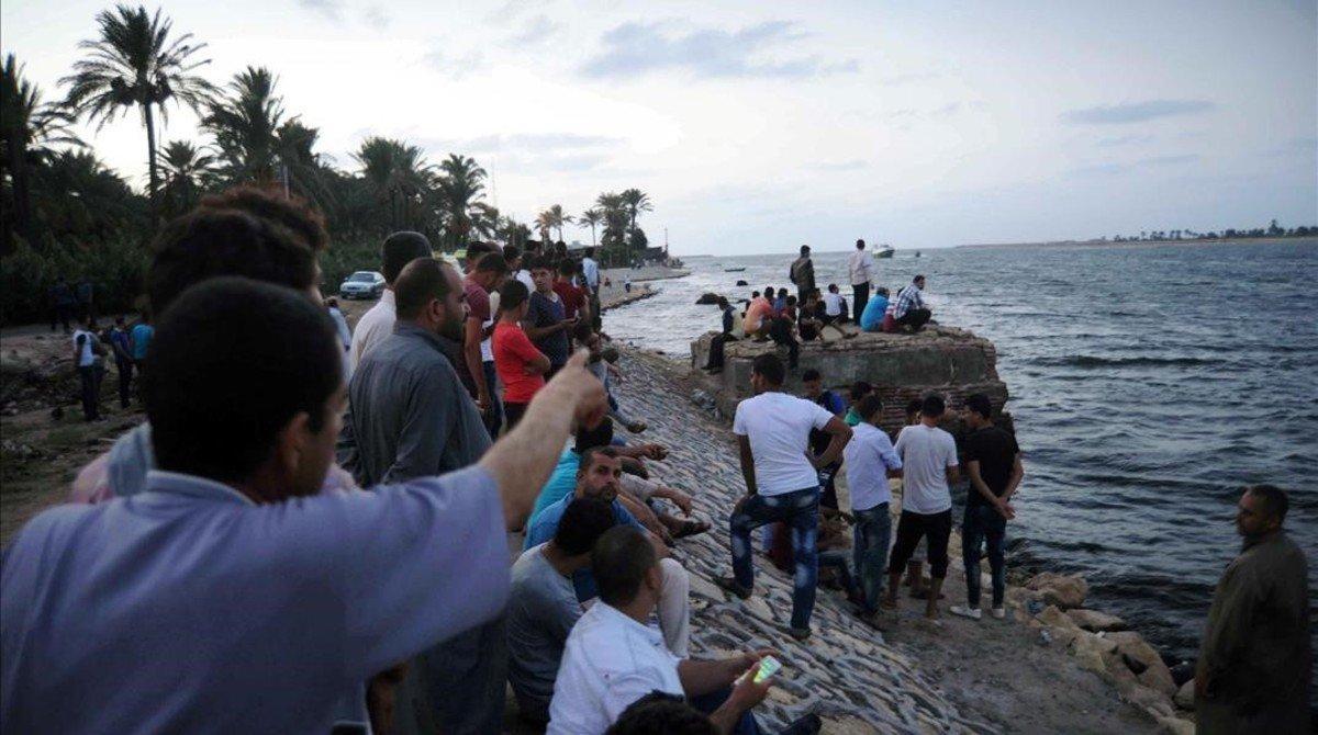 jsauri35625362 people gather along the shore of the mediterranean sea durin160921203906