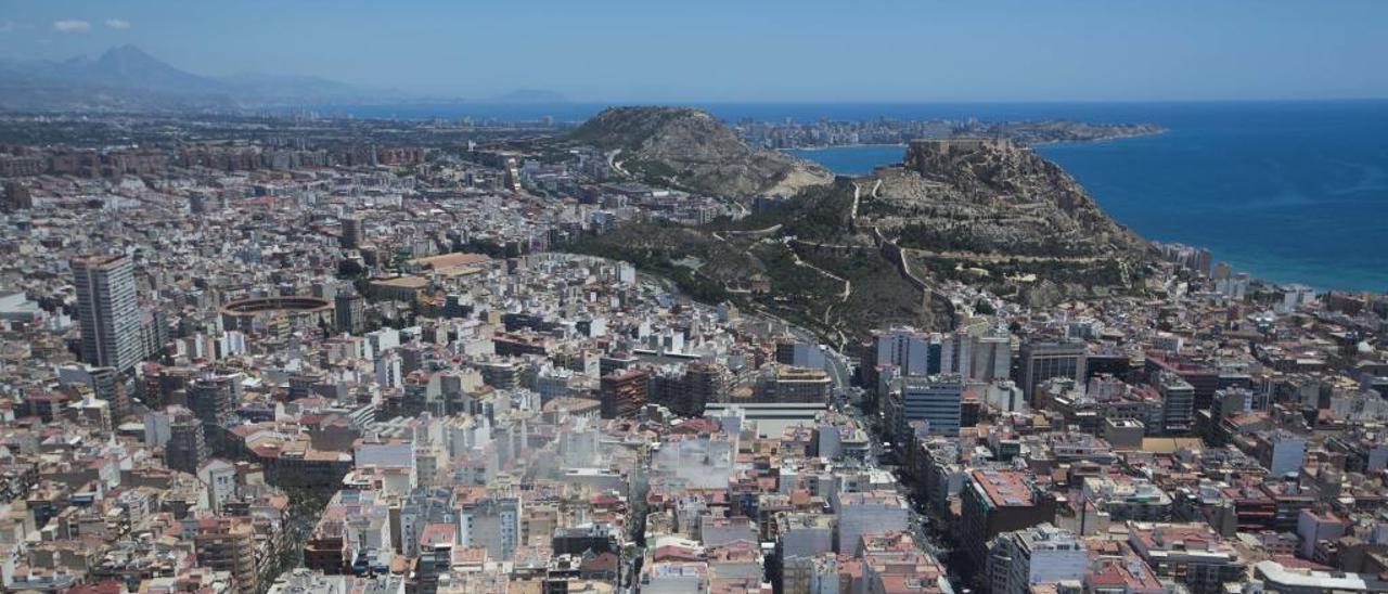 Una vista aérea de la ciudad de Alicante.