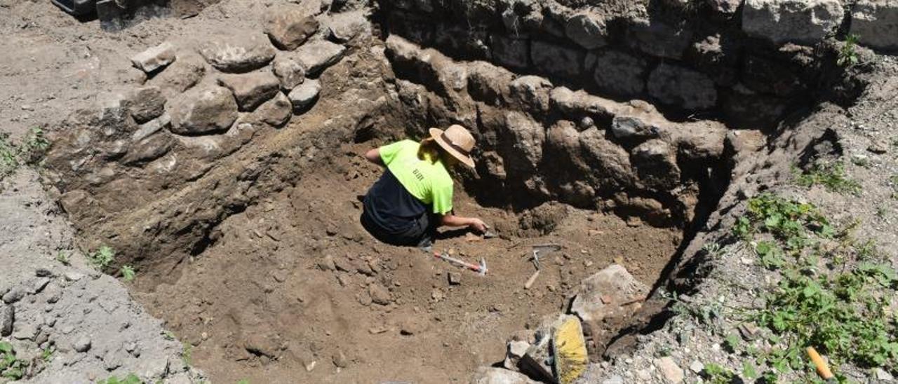 Excavaciones realizadas durante la última intervención arqueológica en el castillo de Carcabuey.