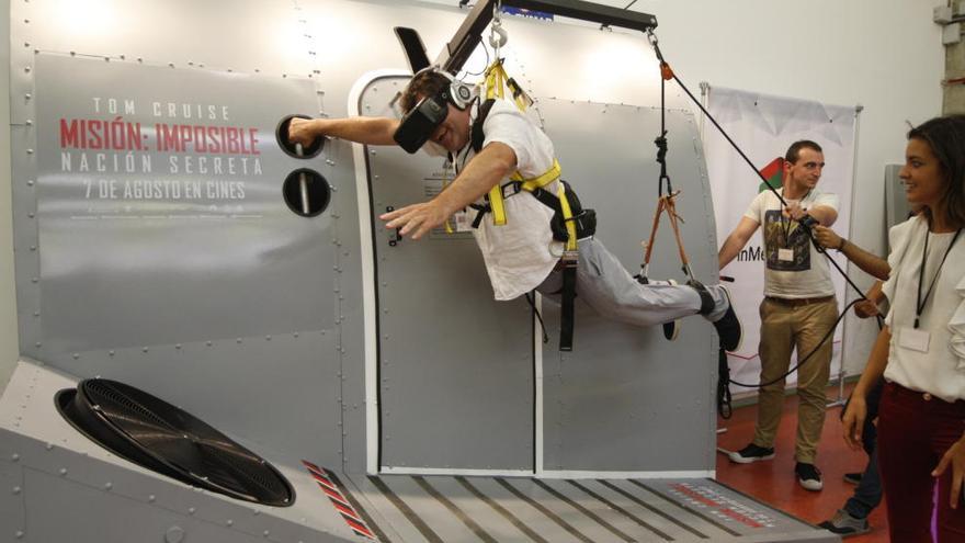 Ser Tom Cruise agarrado de un brazo a un avión en pleno vuelo, perseguir a zombis o teletransportarse a una isla desierta, todo es posible con la realidad virtual.