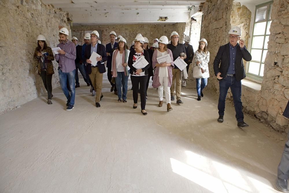 Visita de la alcaldesa de Gijón y los portavoces municipales a las obras de Tabacalera