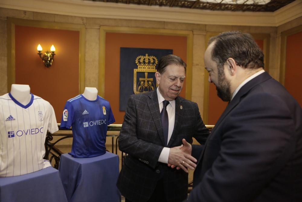 Presentación de la nueva camiseta del Real Oviedo