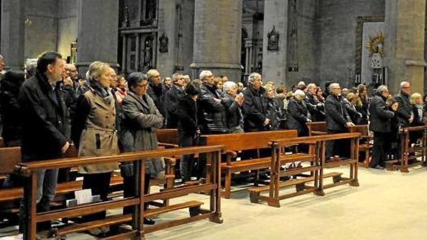 La cerimònia en homenatge a Fina Sitjes va tenir lloc al gran temple gòtic de la capital bagenca