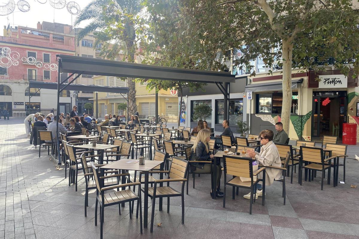 Terrazas en la plaza de las Flores, junto al Mercado Central