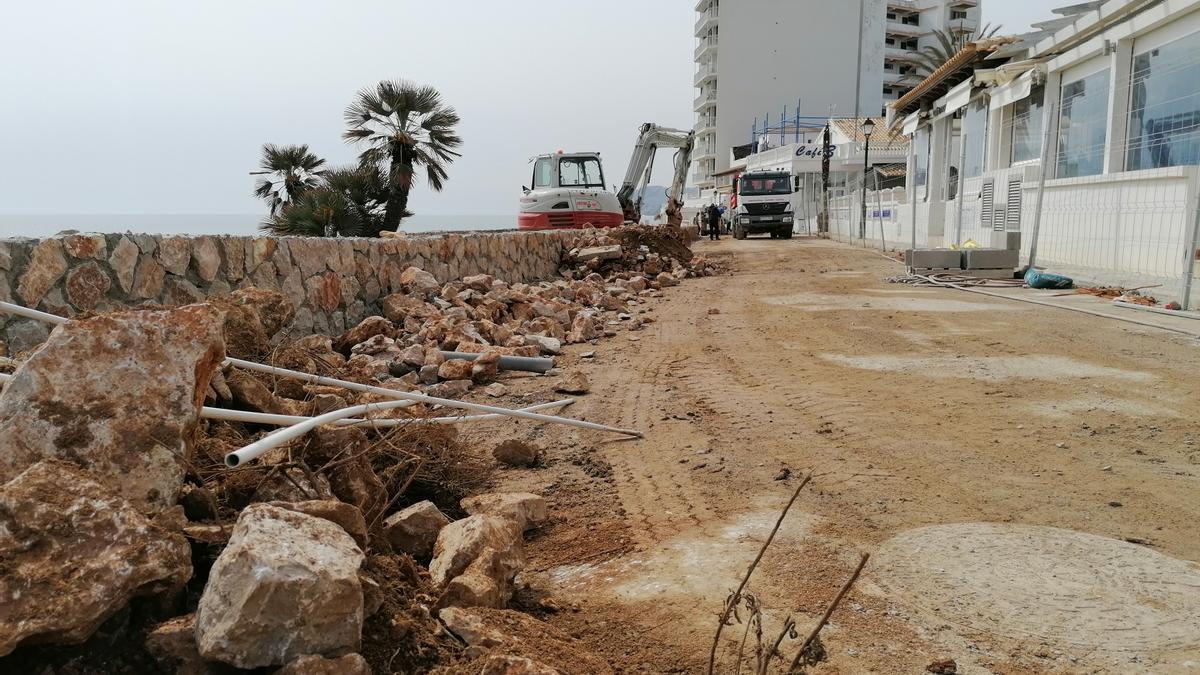 Noch herrschen Bagger und Lastwagen an der Promenade vor